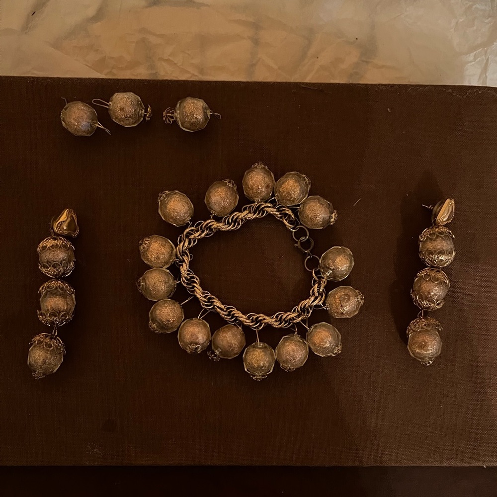 Chunky Charm Bead Gold Tone Chain Link Bracelet and hanging earrings VTG Crafter